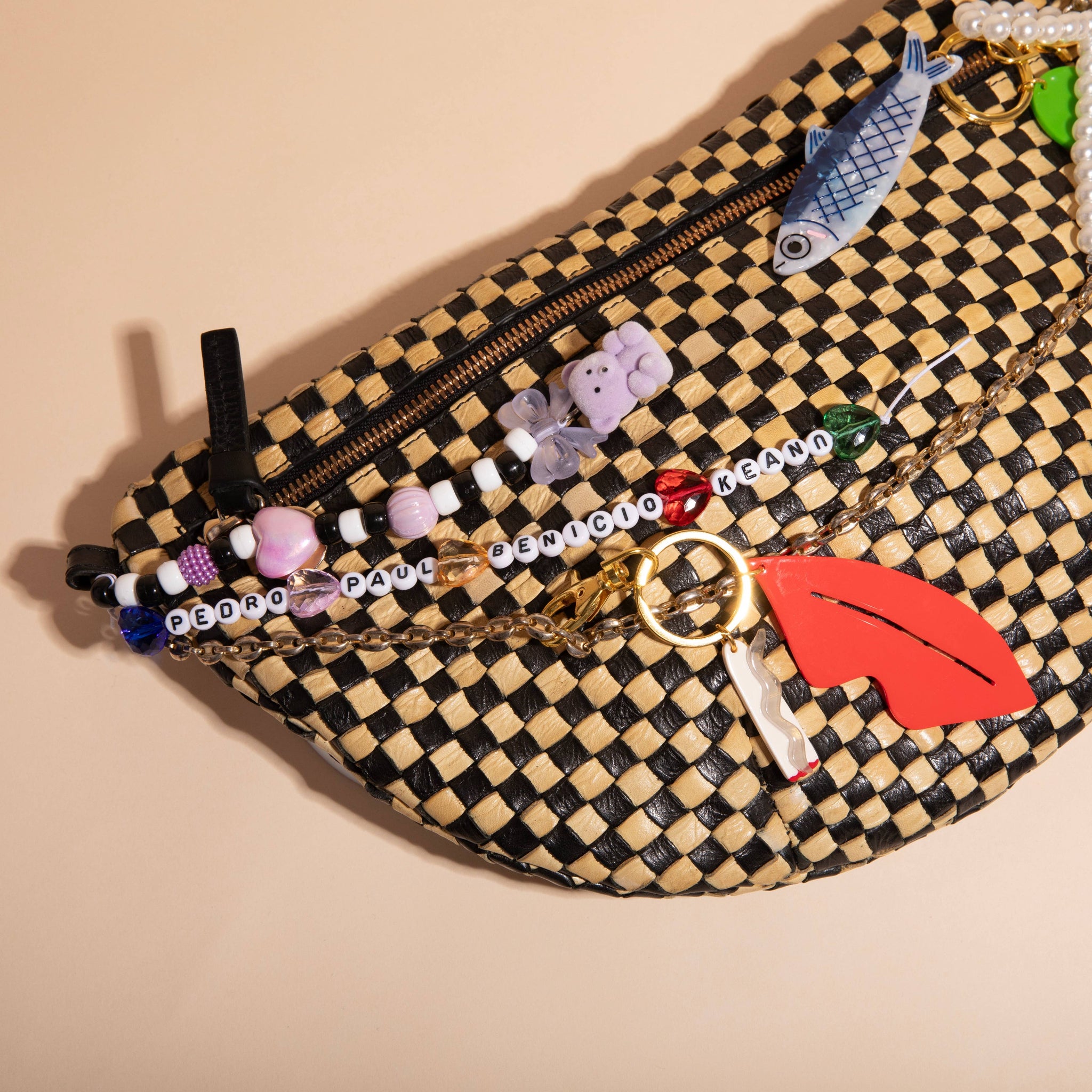 Smoky Lips Charm